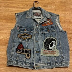 United jeans oversized light jean sleeveless button up vest, size medium.